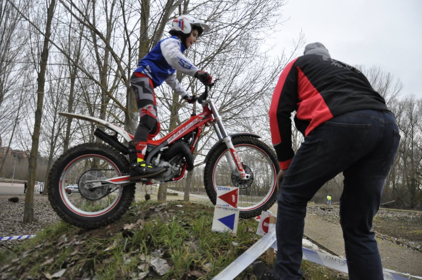 Circuito de trial en el Complejo la Isla de Valencia de Don Juan 