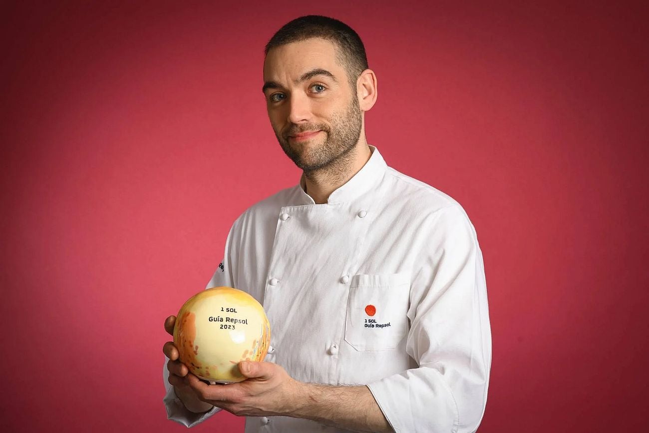 El restaurante leonés se hace con su primer 'sol Repsol', premio a su empeño, dedicación y esfuerzo por la mejor gastronomía. Sus menús creativos y originales le llevan a esta distinción.