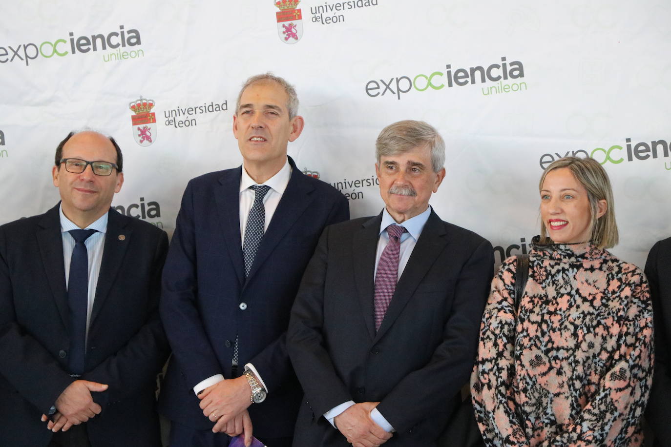 El Palacio de Exposiciones y Congresos de León acoge la cuarta edición de Expociencia que durante tres jornadas conectará la investigación que se realiza en aulas y laboratorios de la Universidad de León con su provincia | Se espera superar las 16.000 visitas en una edición en la que participan 400 investigadores de la Ule y que cuenta con representación de todas las áreas de conocimiento.