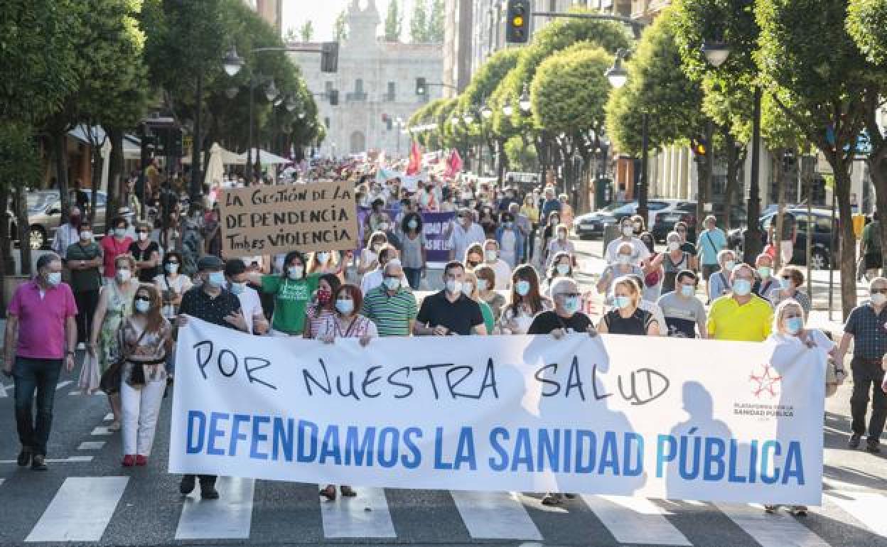 Imagen de archivo de uan manifestación en defensa de la sanidad en León.