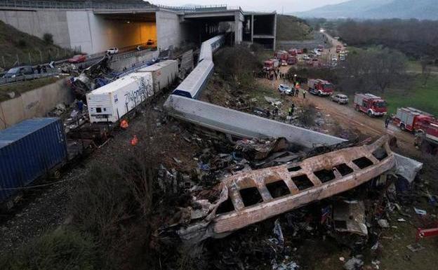 Imagen del accidente entre los dos trenes.