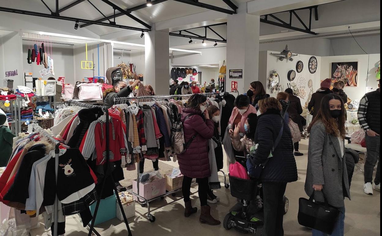 Hasta 11 son los establecimientos que participarán en esta ocasión en una cita que convertirá la sala de exposiciones municipal en un improvisado y atractivo centro comercial