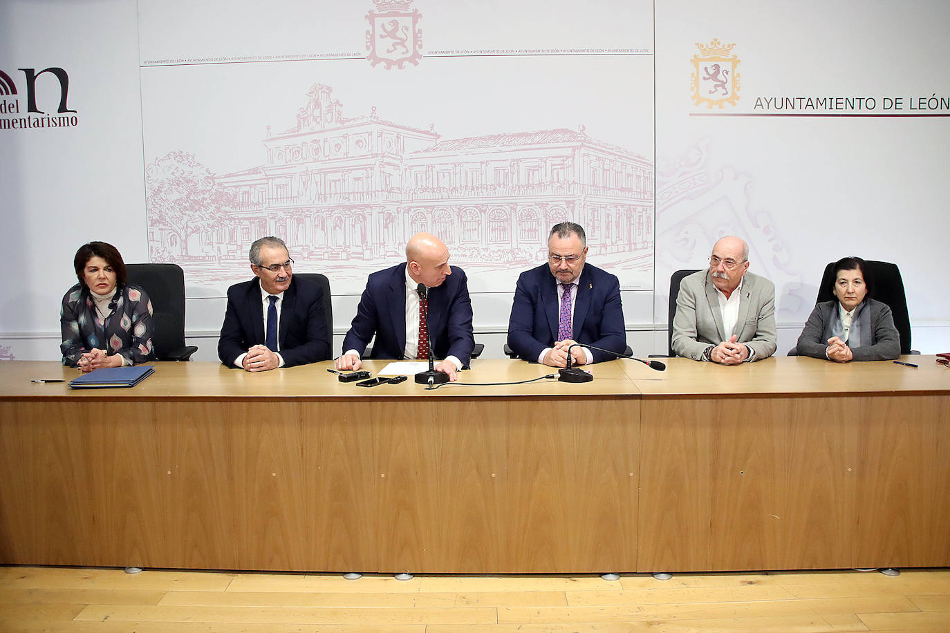 Un momento de la firma del convenio. 