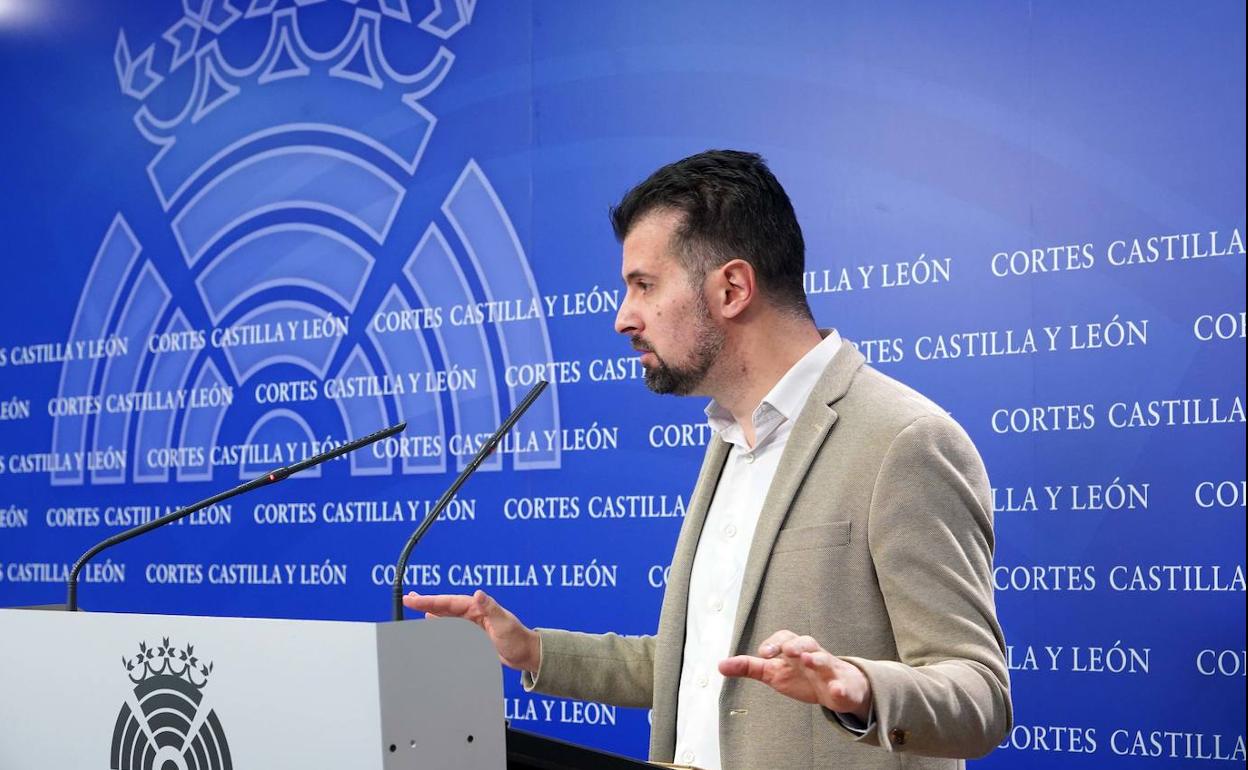 El secretario general del PSOECyL y portavoz en las Cortes, Luis Tudanca, analiza cuestiones de actualidad relacionadas con la Dependencia en Castilla y León y anuncia medidas parlamentarias. Le acompaña la viceportavoz de Familia e Igualdad de Oportunidades, Isabel Gonzalo.