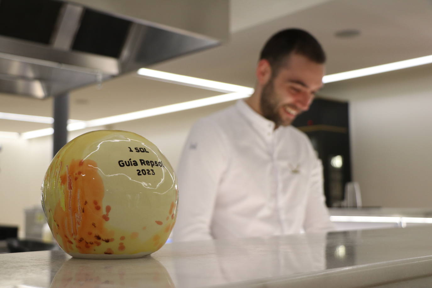 El restaurante leonés se ha hecho con su primer 'Sol Repsol' que constata la calidad de una cocina que brilla por la innovación e inquietud del chef leonés 