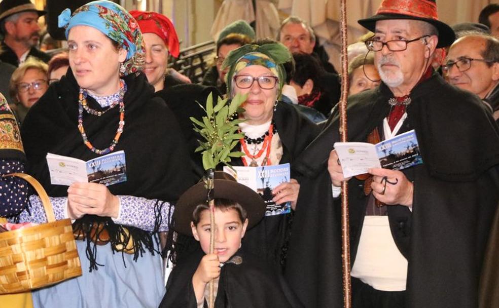 La plaza de San Marcelo ha acogido un año más la celebración de las 'Rondas Leonesas'.