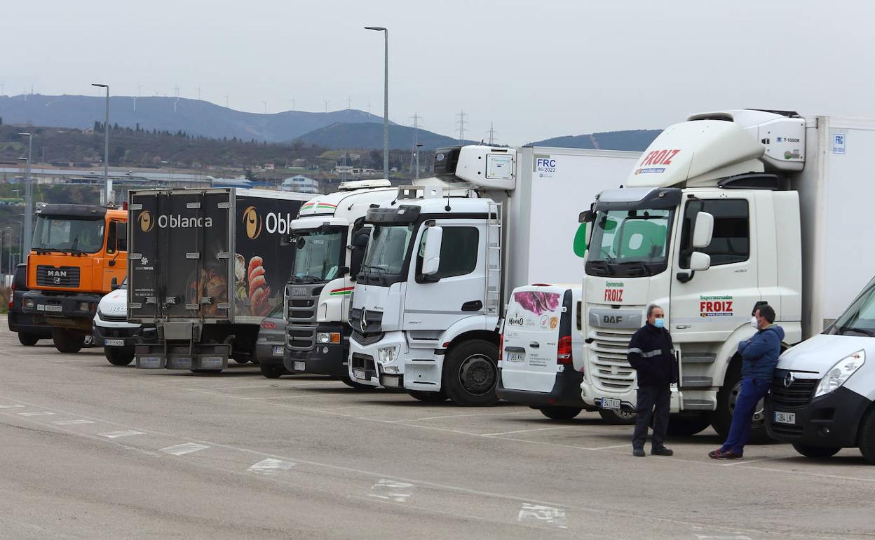 Castilla y León vigilará este año que el sector del transporte cumple con la prohibición de que los conductores realicen las labores de carga y descarga.