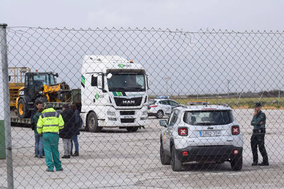 Fallece un trabajador en Salamanca al caer sobre él las patas de la góndola de un camión.