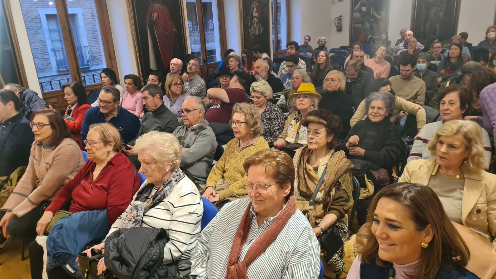 La cita ha congregado numeroso público en el salón de los reyes del Ayuntamiento de León, en San Marcelo.