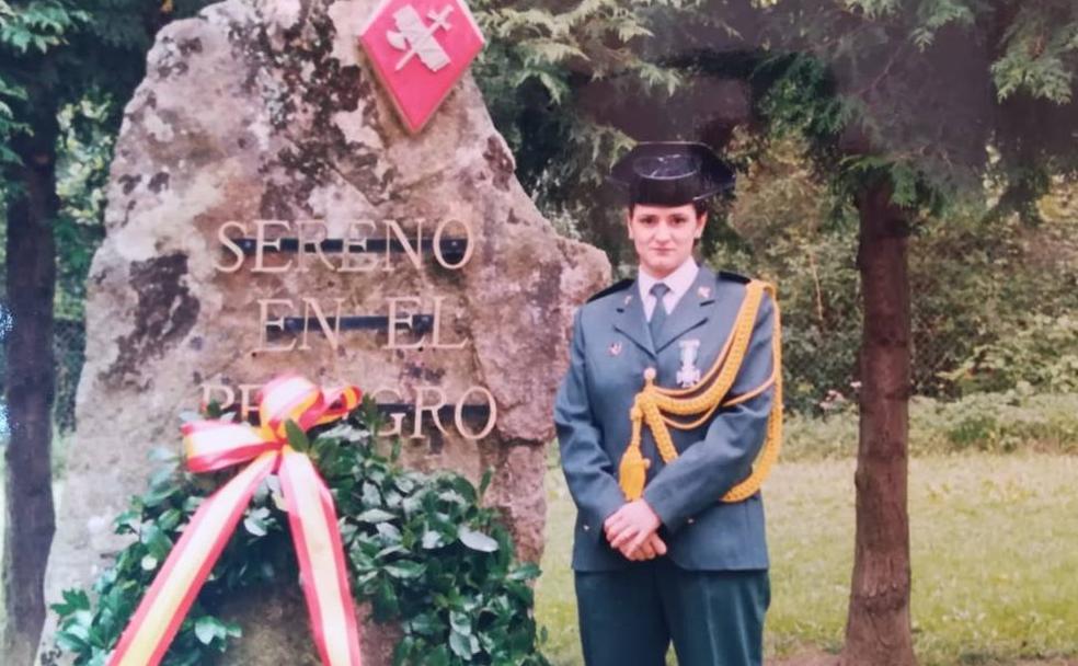 Flori Martínez, Guardia Civil de la comandancia de León, en una de sus primeras fotos tras entrar en el cuerpo.