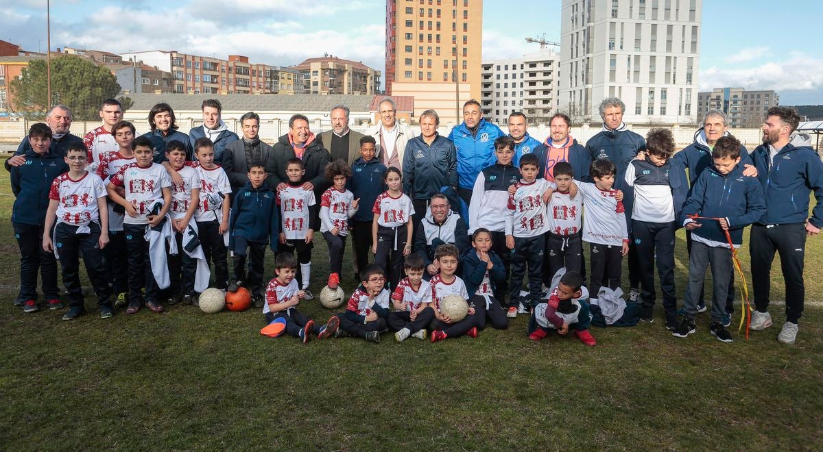 El exfutbolista, Eusebio Sacristán, ha visitado junto a Carlos Pollán, presidente de las Cortes de Castilla y León, la fundación que lleva su nombre en León.