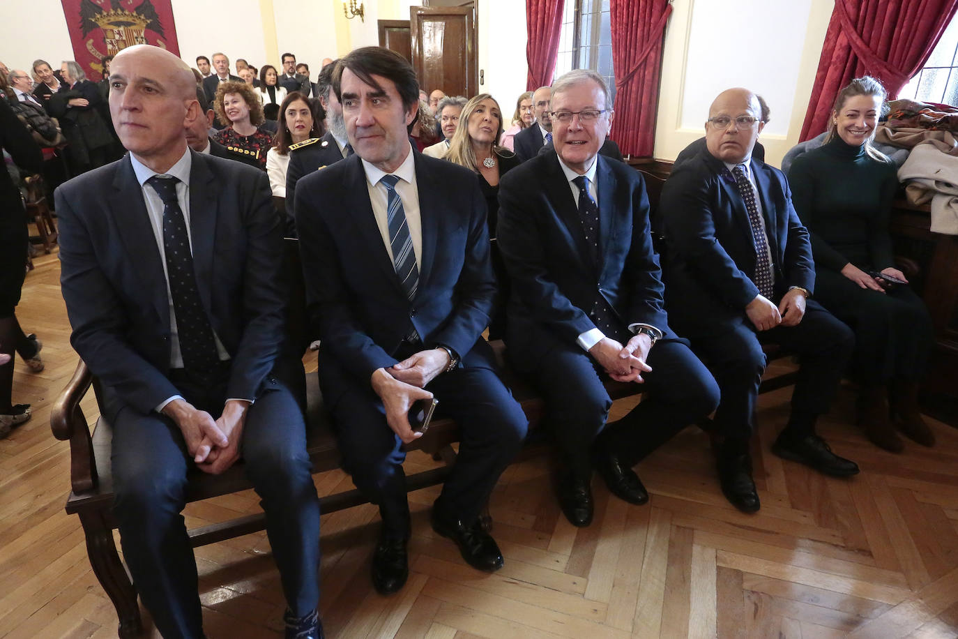 El alcalde de León, José Antonio Diez; el consejero de Medio Ambiente, Vivienda y Ordenación del Territorio, Juan Carlos Suárez-Quiñones; el senador, Antonio Silván; el subdelegado del Gobierno, Faustino Sánchez y la delegada territorial de la Junta, Ester Muñoz