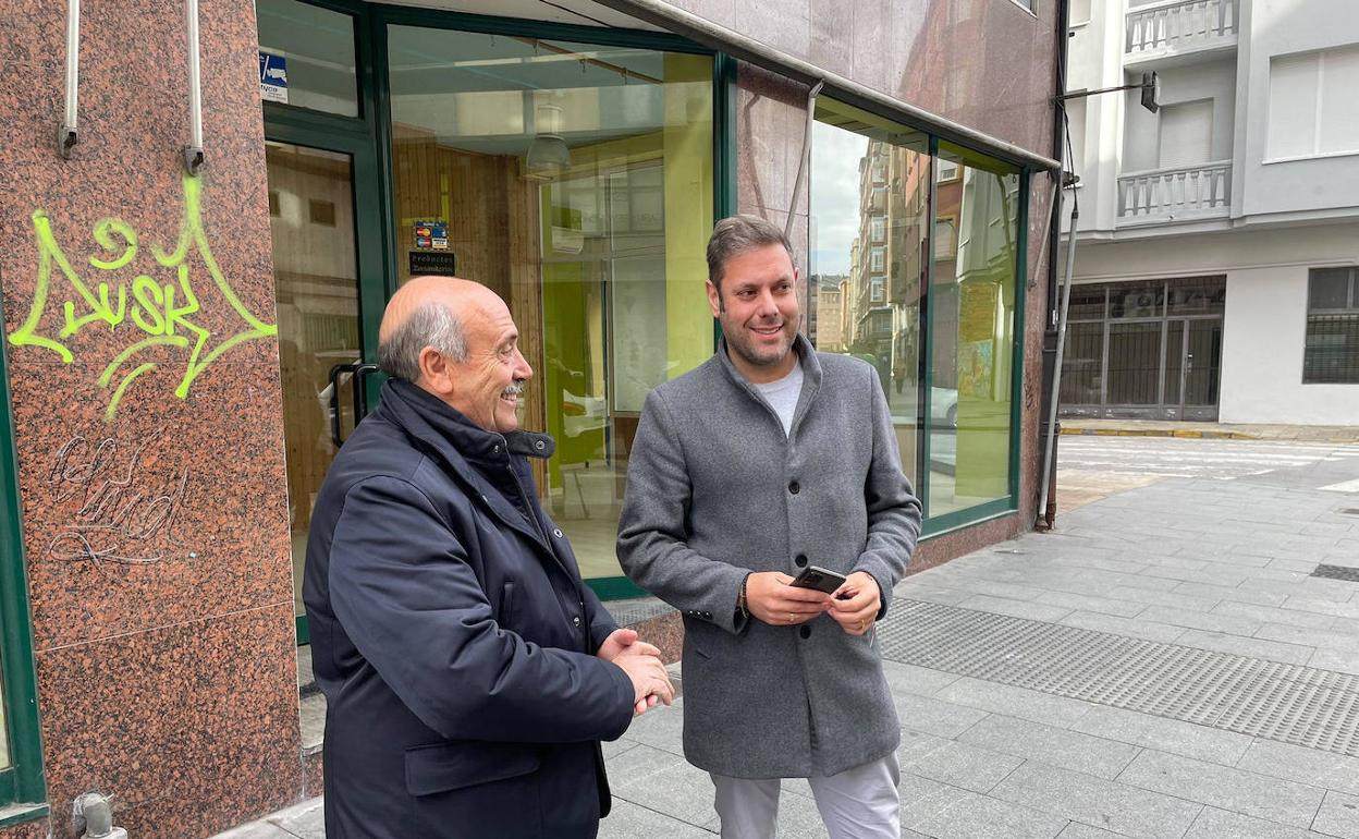 Los concejales de CB en el Ayuntamiento de Ponferrada Jesús López e Iván Alonso.