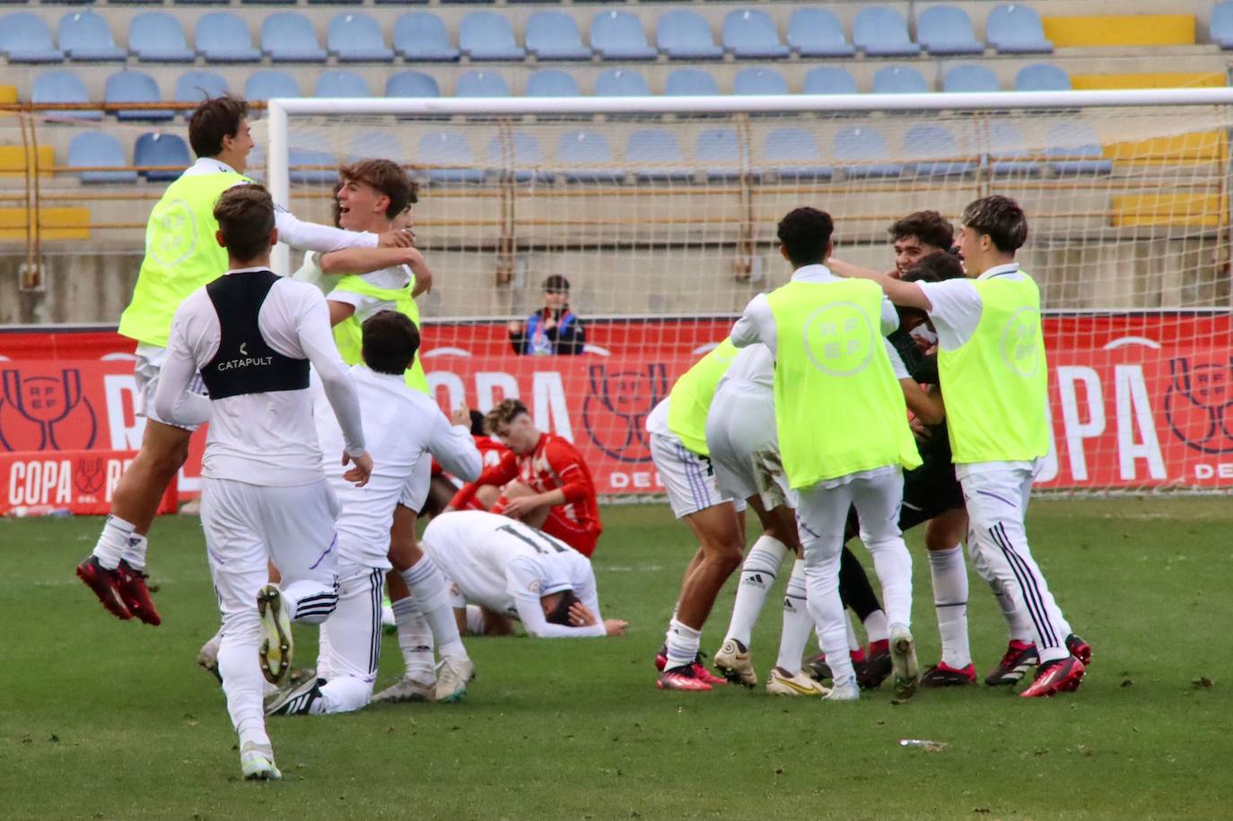 Real Madrid y Almería disputaron la final de este torneo en el estadio Reino de León, con victoria madridista