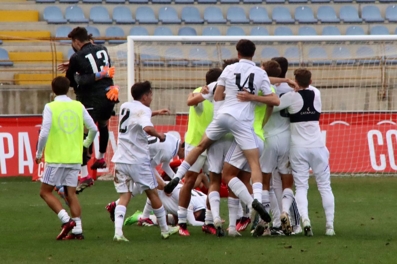 Real Madrid y Almería disputaron la final de este torneo en el estadio Reino de León, con victoria madridista