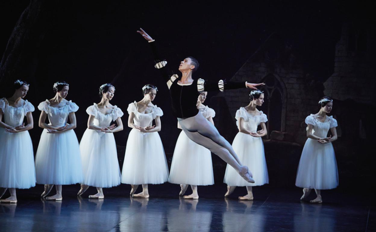 Guillaume Diop, interpretando el rol de Albrecht en 'Giselle'.