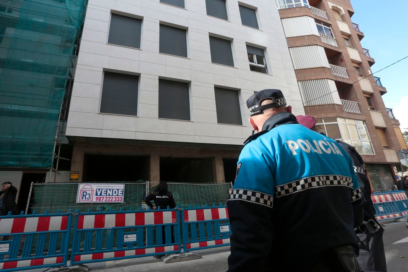 Hasta el lugar se han desplazado efectivos de Emergencias Sacyl, Bomberos León, Policía Local y Policía Nacional