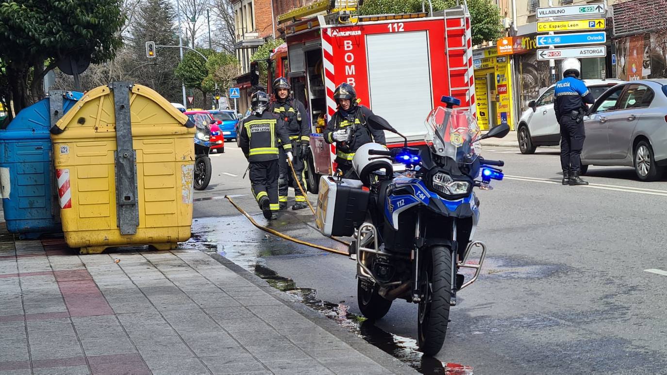 Incendio en un contenedor en la avenida Doctor Fleming.