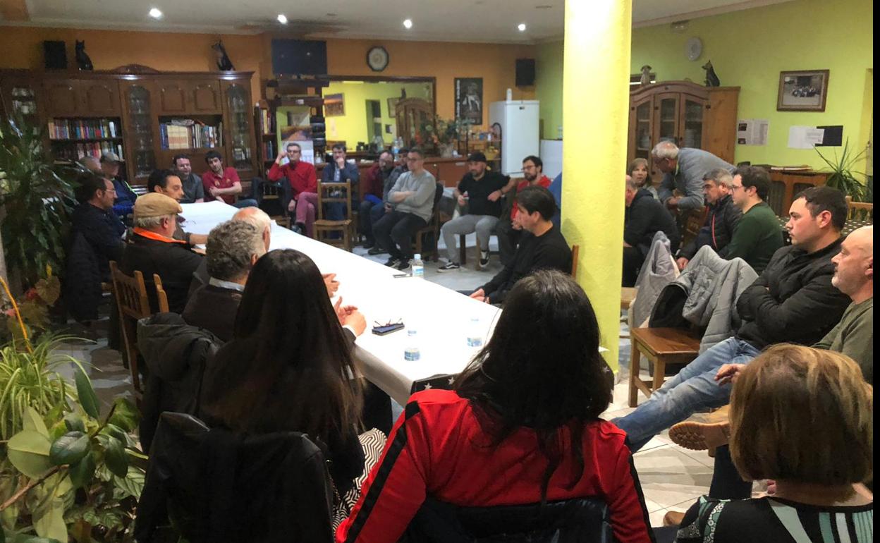 Asamblea abierta de UPL en La Bañeza.
