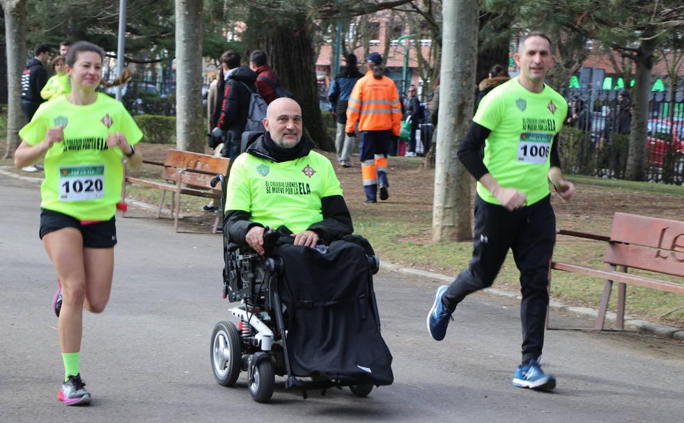 Urbano González participa en la carrera solidaria por la ELA del Colegio Leonés.