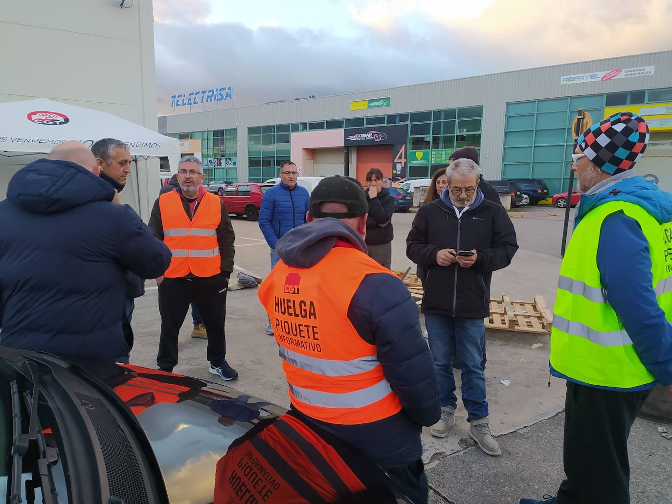 Huelga de los trabajadores FCC adjudicataria de los servicios de recogida de basuras y limpieza viaria de Ponferrada.