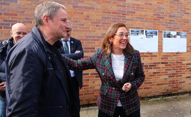 La consejera de Movilidad y Transformación Digital, María González Corral, durante su visita a la estación de autobuses de Ponferrada/César Sánchez
