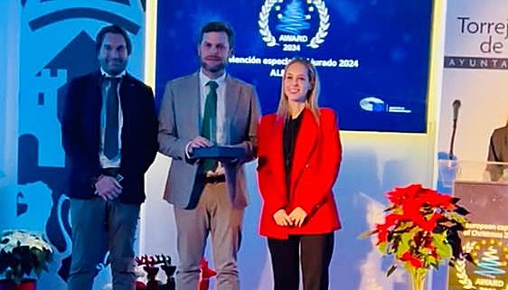 Almanza recibe el reconocimiento como 'Pueblo Europeo de la Navidad 2024'