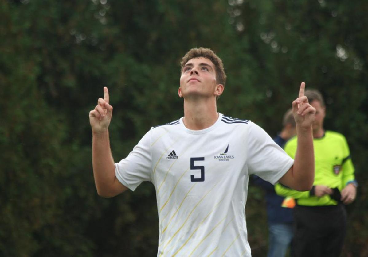 Eugenio, futbolista leonés en Estados Unidos, durante un partido con su equipo.