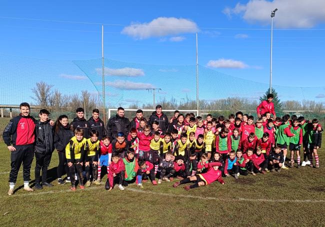 Los jugadores del CD Cerecedo que han participado en los amistosos.