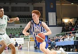 Una imagen del encuentro dsiputado entre Clínica Ponferrada y Lobe Huesca.