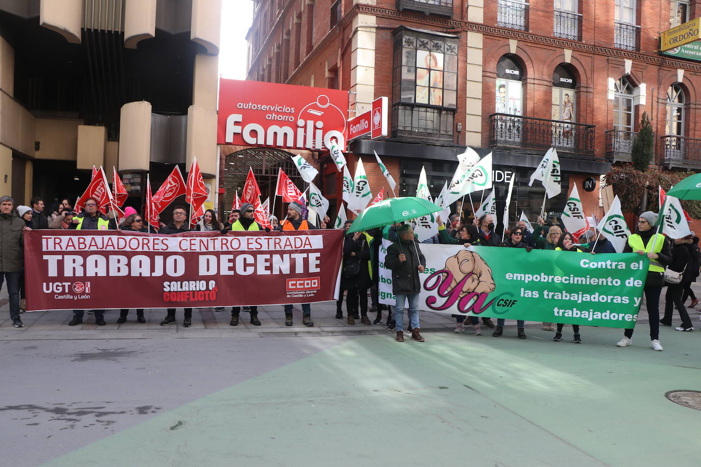 Manifestación de los trabajadores del Centro Estrada