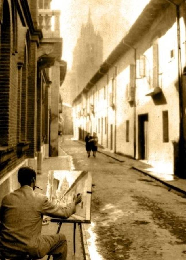 El artista Cástor González retratando la calle Cardenal Landázuri.