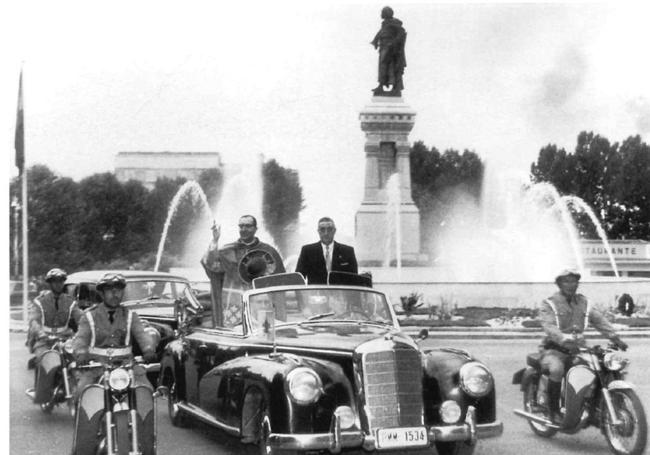 Cardenal Landázuri en 1964 en León.