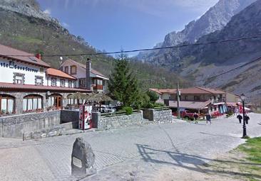 El turismo cierra la puerta a Picos de Europa: «Se sirven la mitad de comidas»