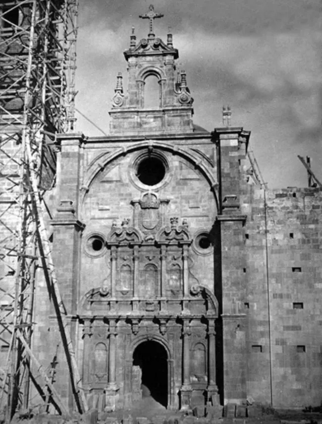 San Juan ve San Pedro de Renueva Kilisesi'nin inşaatı, 1951.