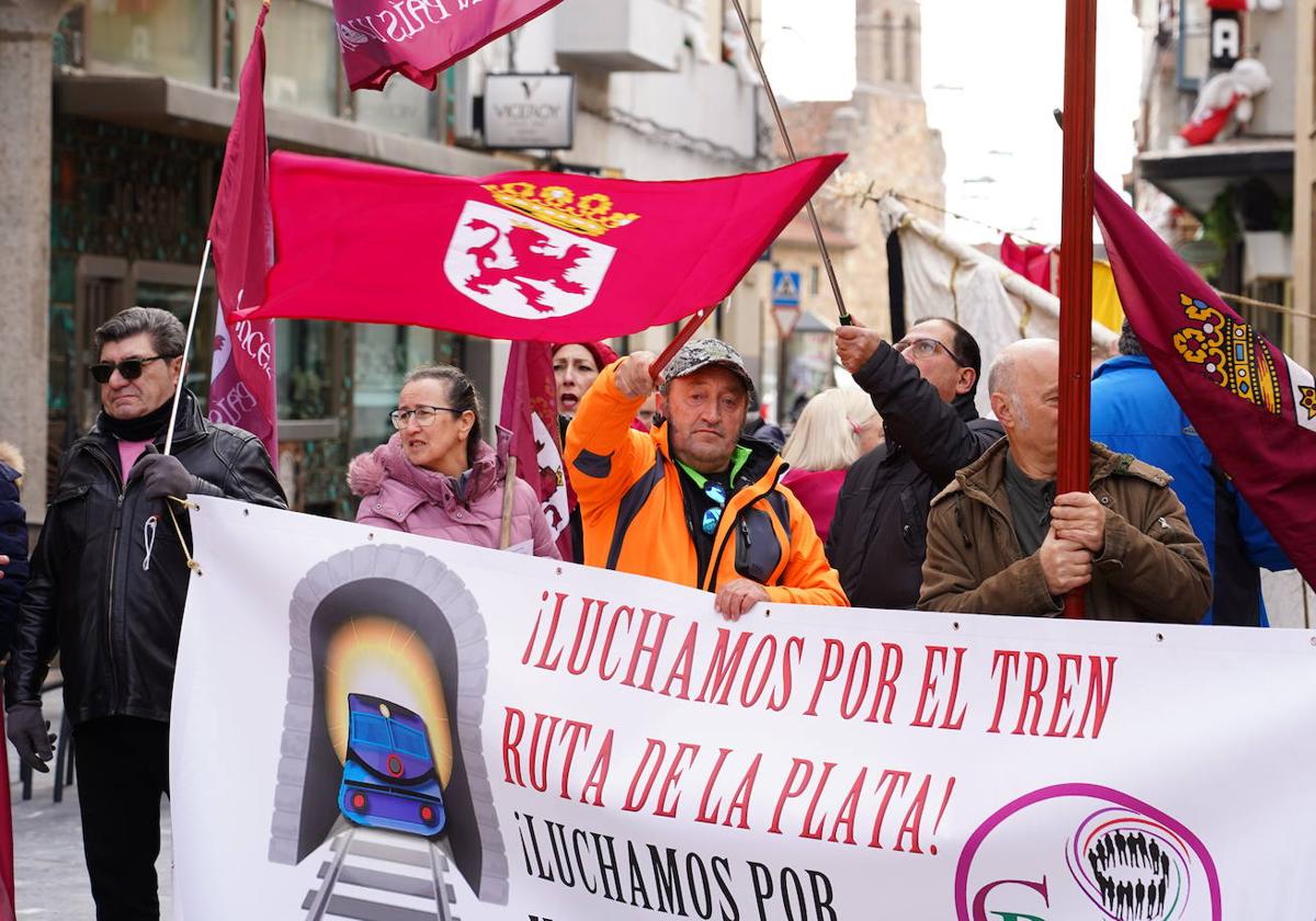 Concentración en Astorga por la reapertura de la ruta ferroviaria Vía de la Plata