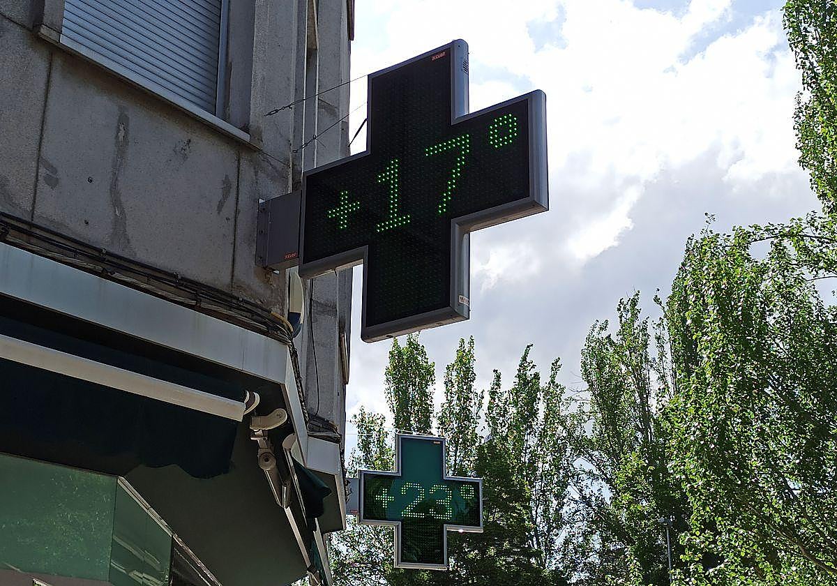 Dos termómetros marcan diferentes valores en Ponferrada.