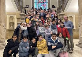 Alumnos de Luis Vives en su visita al Ayuntamiento.