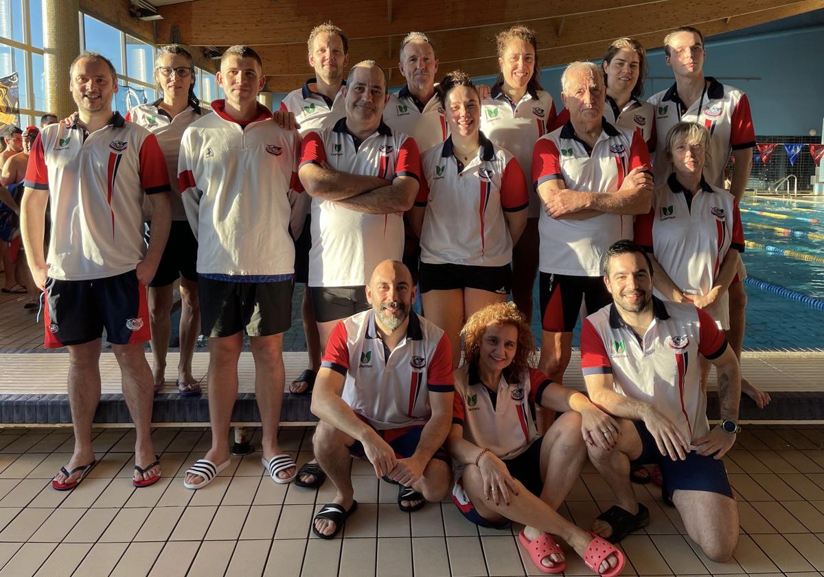 Nadadores del Club Natación León en la competición celebrada el pasado fin de semana.