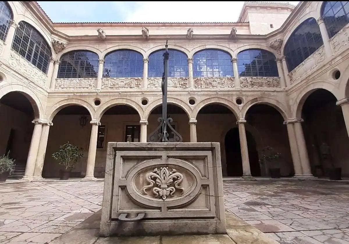 Patio de la Diputación de León.