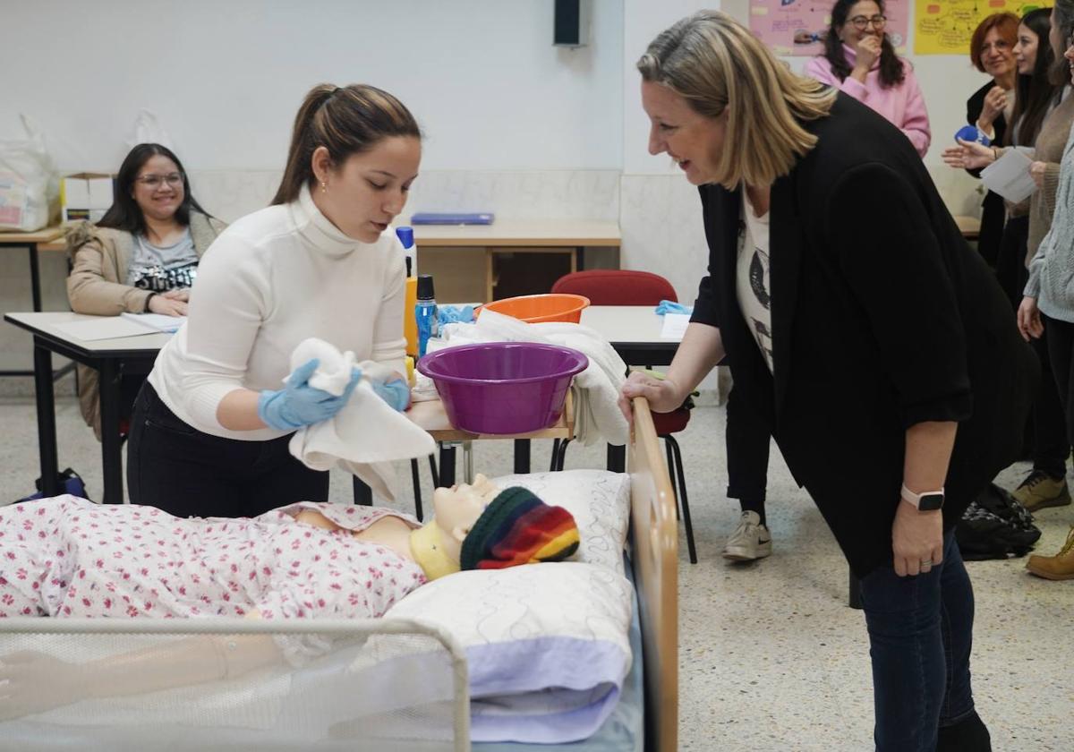 Isabel Blanco este miércoles en una visita a un programa social.