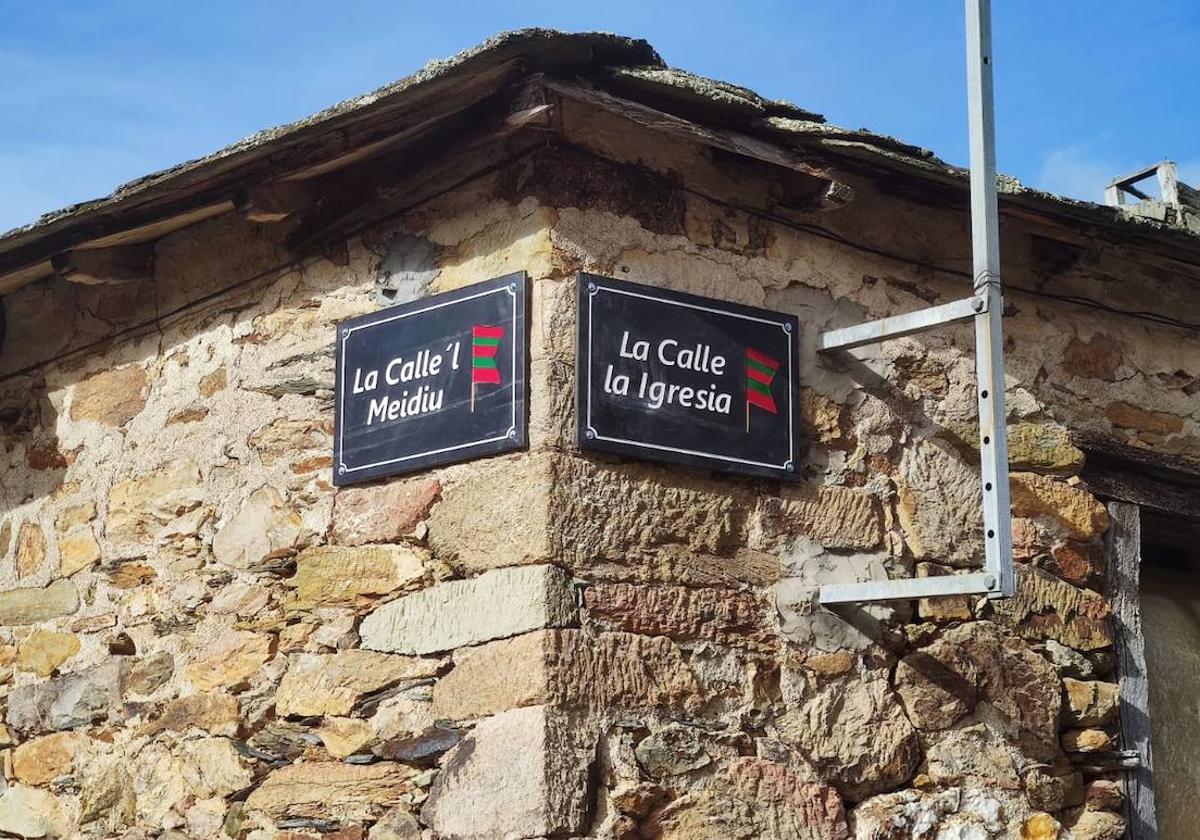 Calles rotuladas con nuevas placas en estos pueblos.