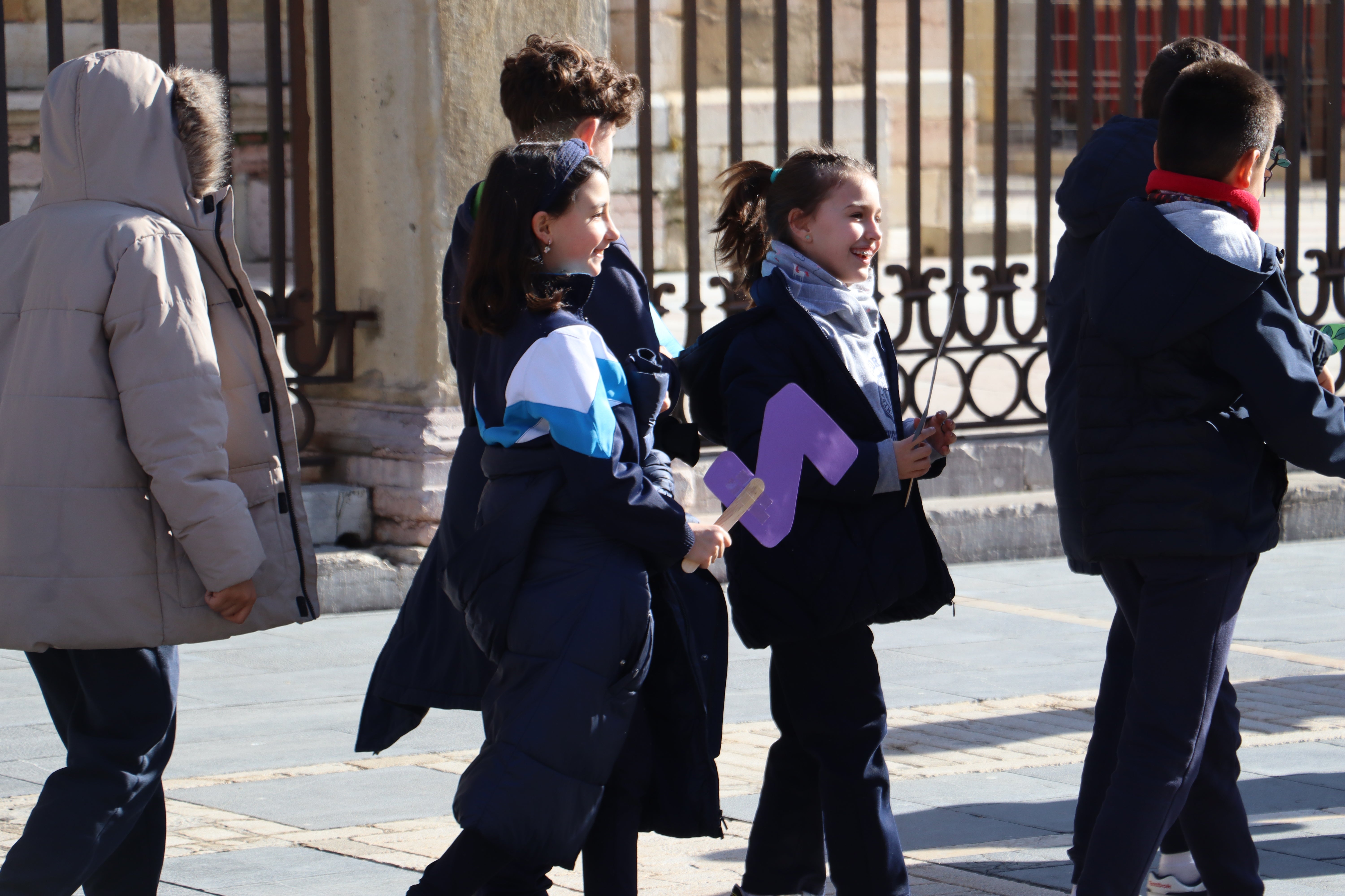 Alumnos de Carmelitas se preparan para las actividades del día de la Paz.