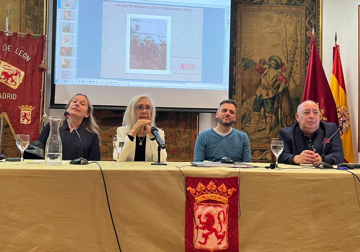 Imagen de los conferenciantes en la Casa de León en Madrid.