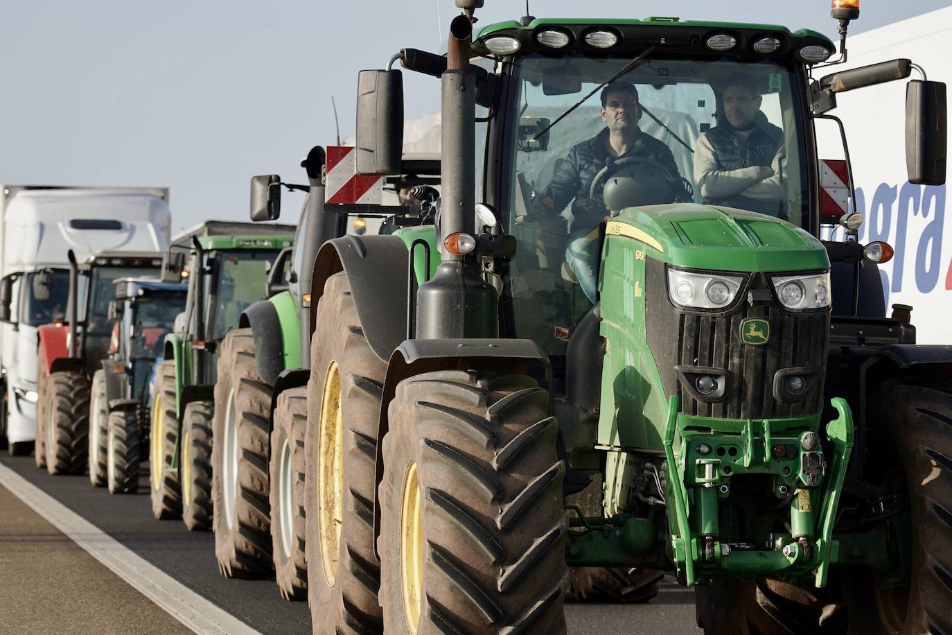 Tractorada por las carreteras de León