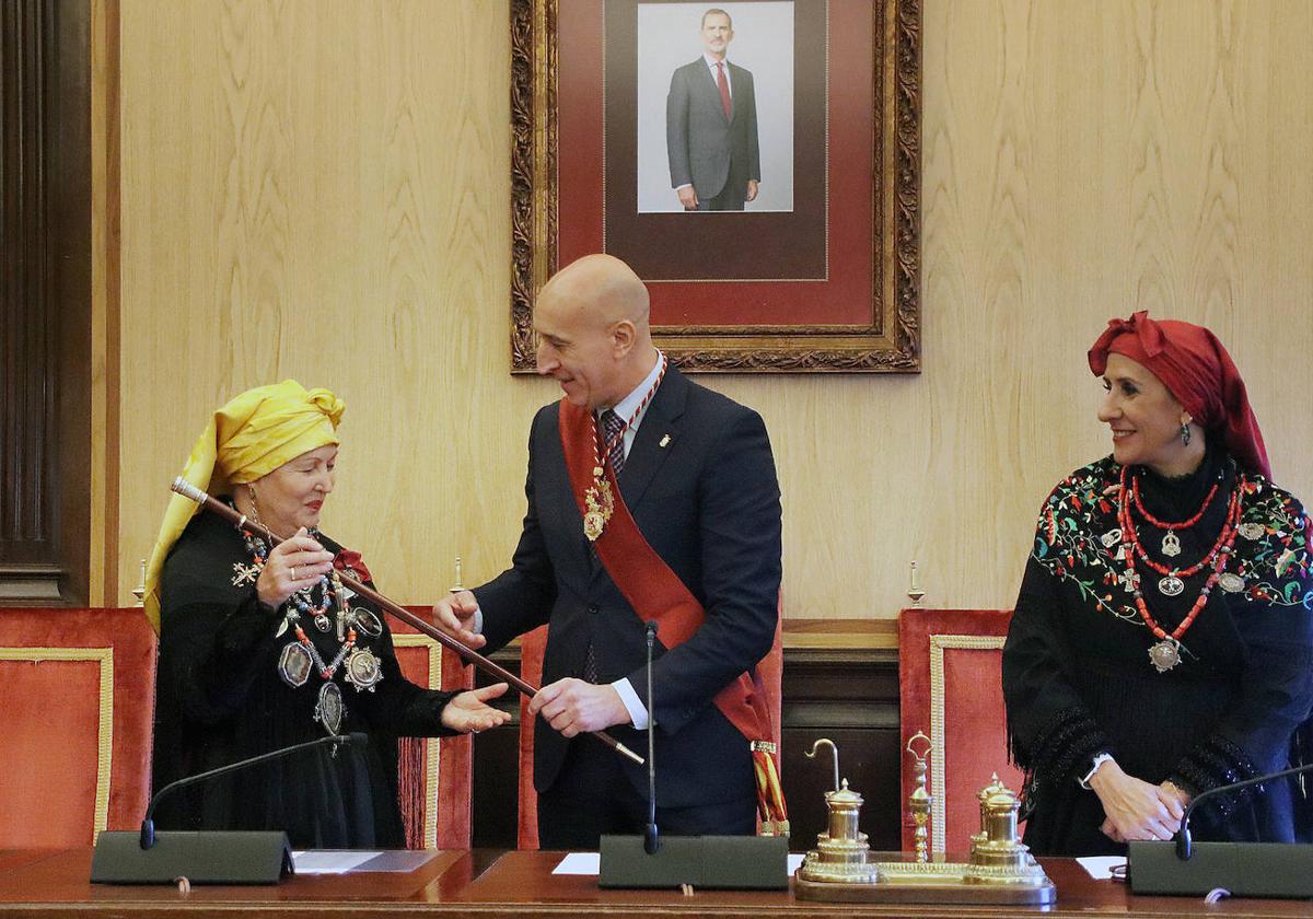 Celebración de las Águedas en el Ayuntamiento de León