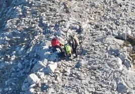 Rescate efectuado en el pico Susarón este sábado.
