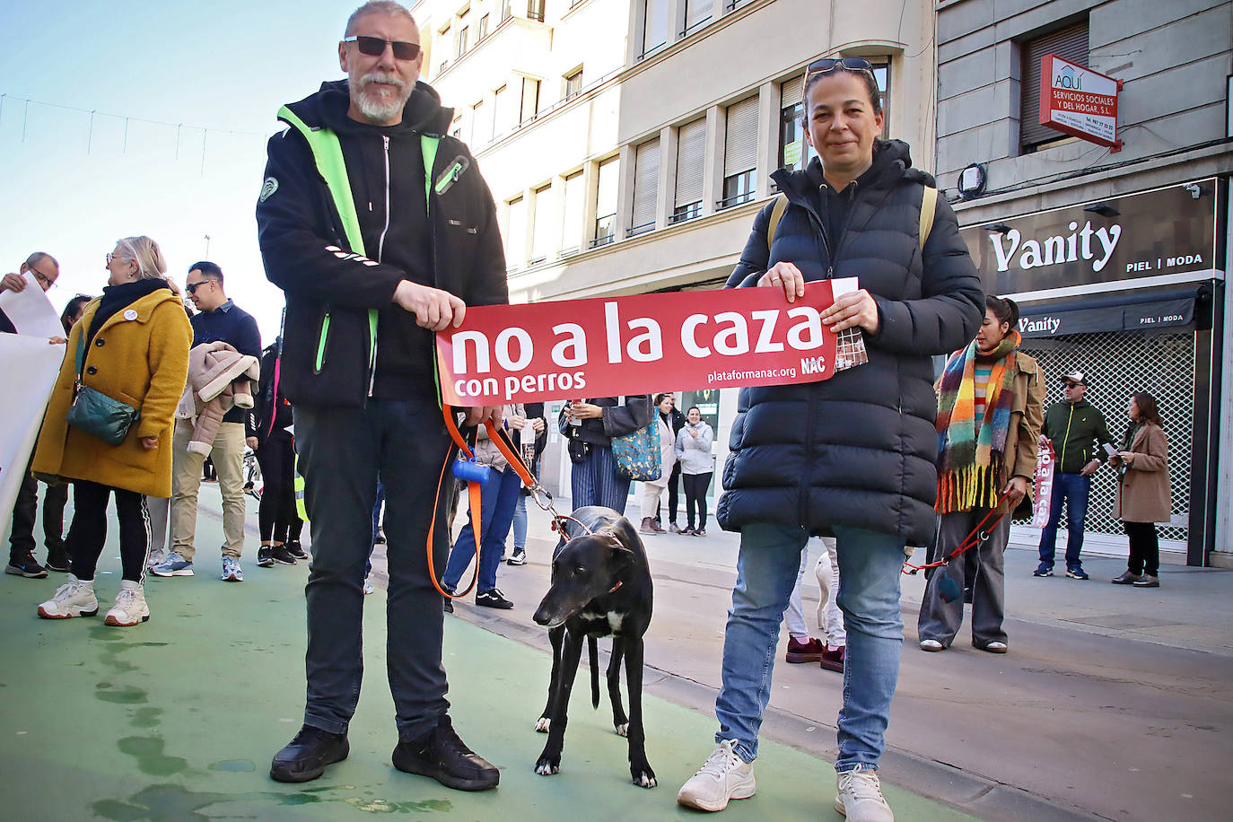 Manifestación contra la caza con perros en León