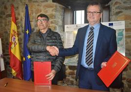 Firma del convenio suscrito con el Canal Bajo del Bierzo.