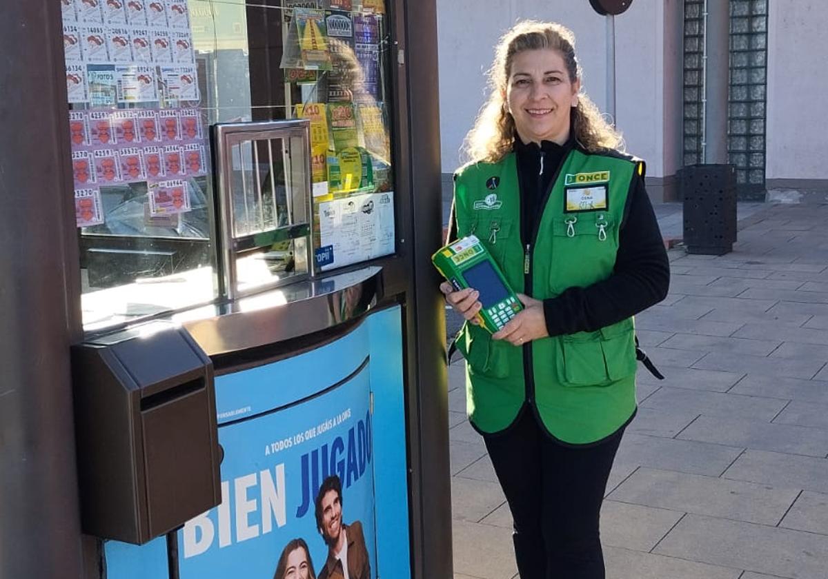 Genara García, encargada de vender los dos boletos premiados.